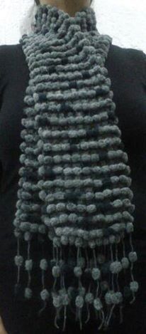 Cachecol Pompom Médio Cinza Escuro com Preto